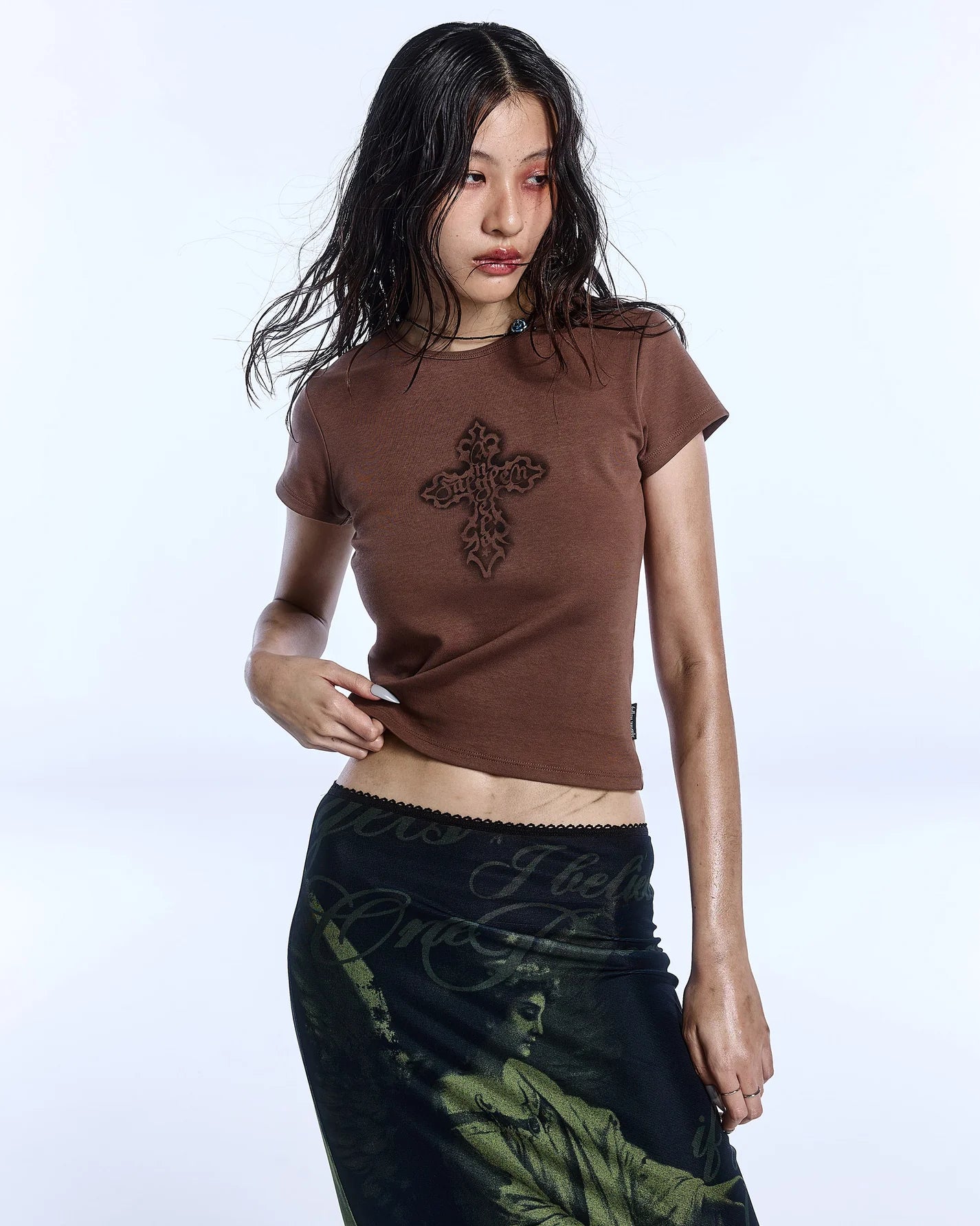 CROSS TEE - BROWN