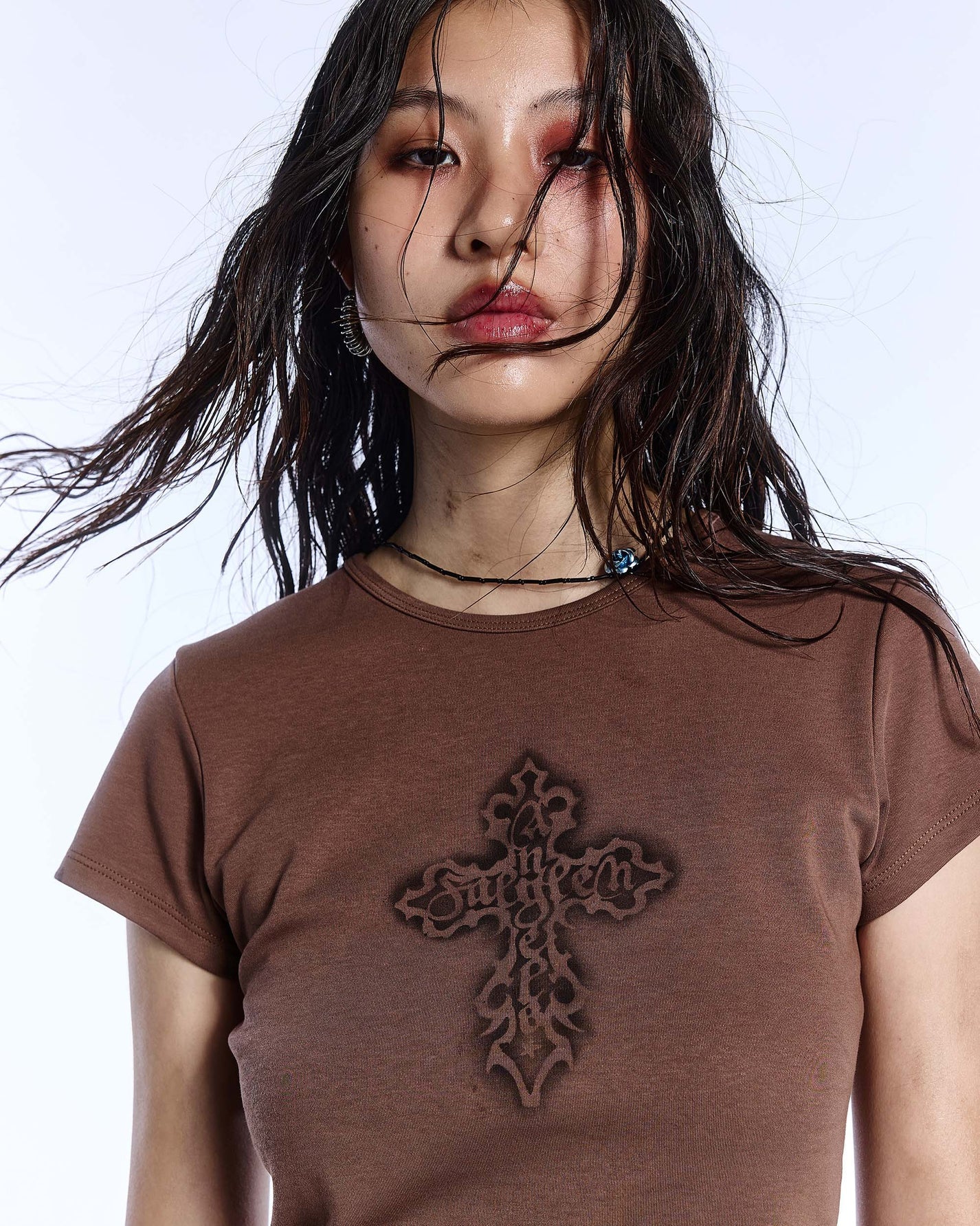 CROSS TEE - BROWN