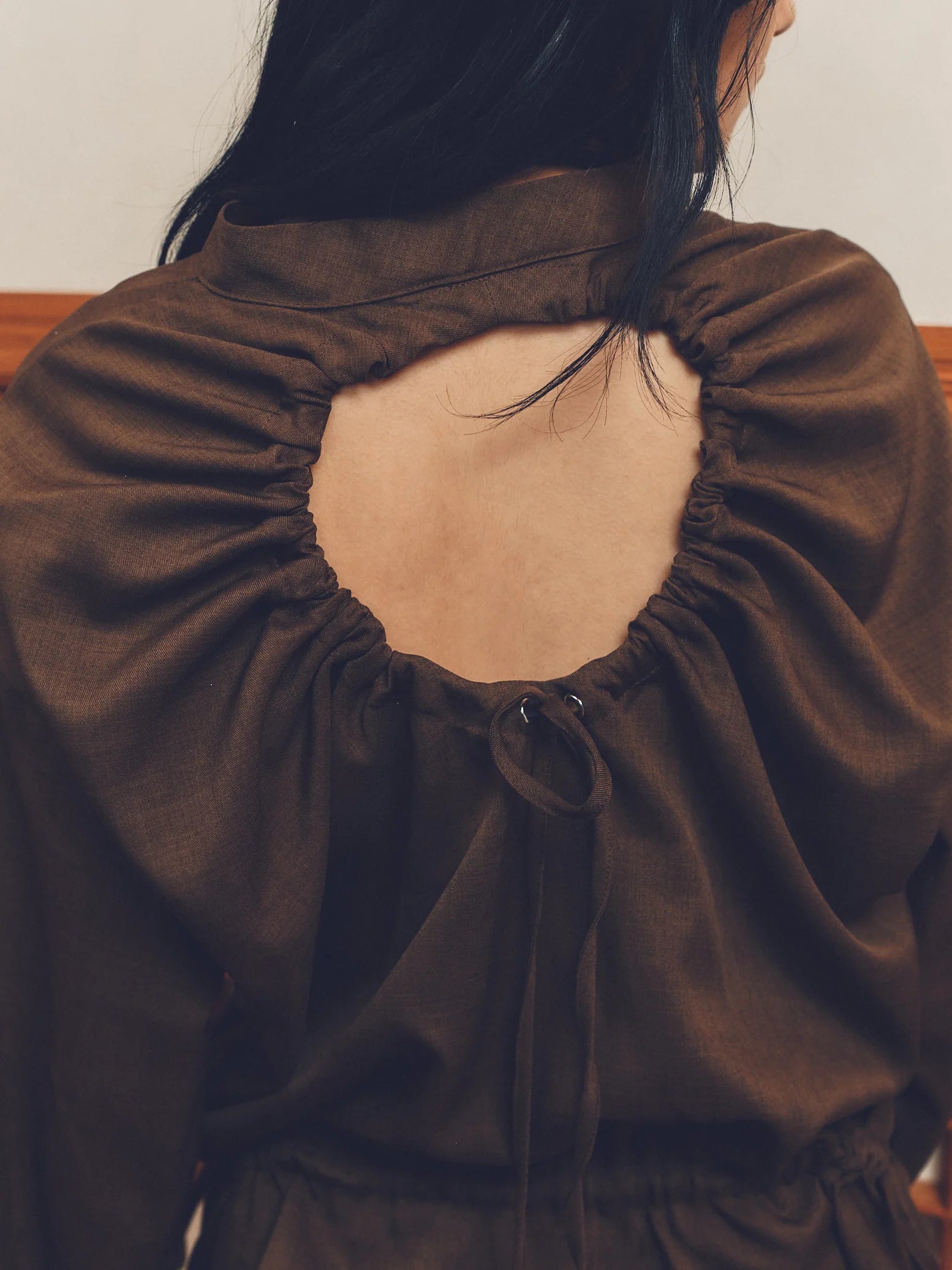 O Back Shirt [Brown]