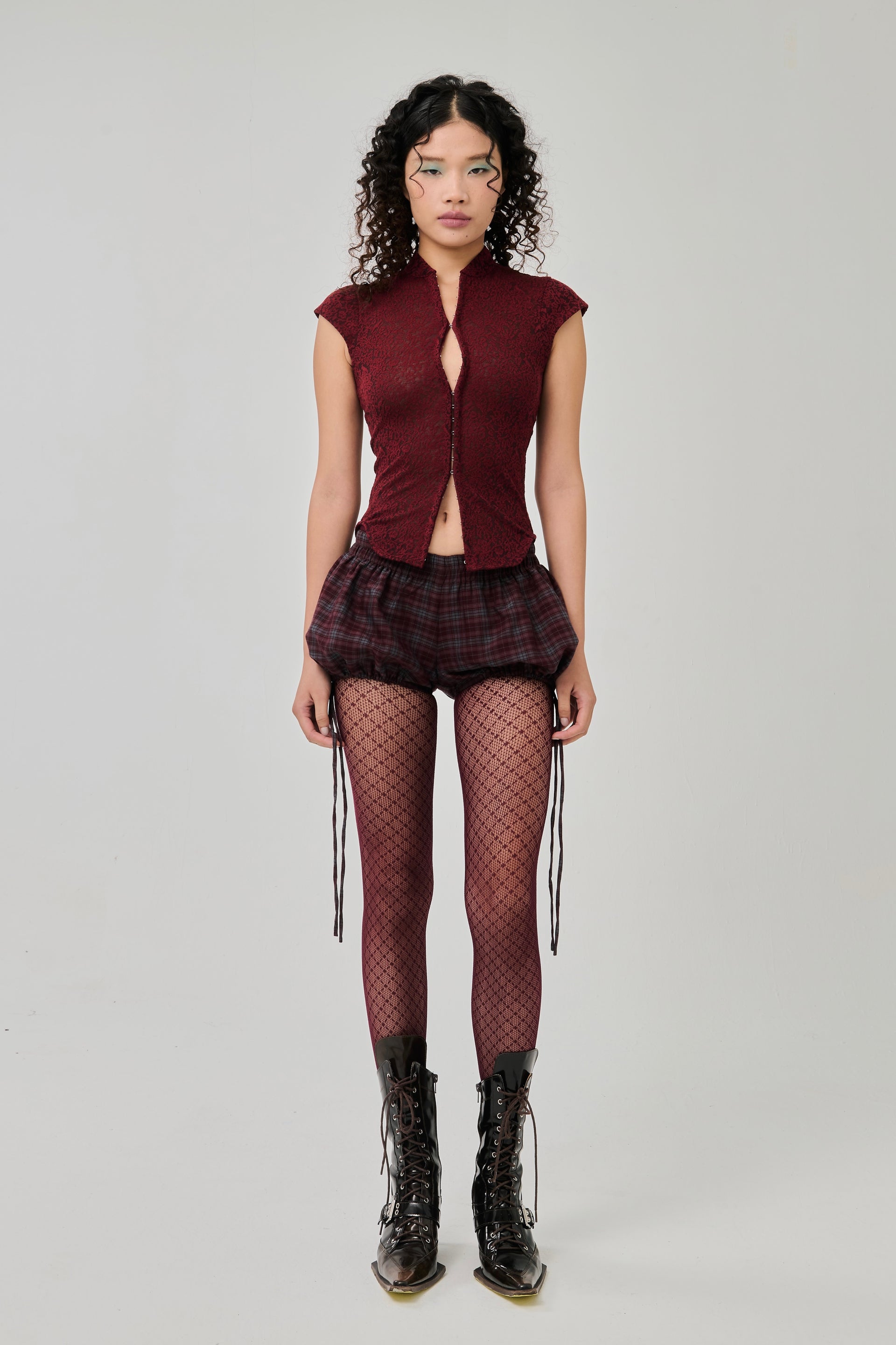 AMITY LACE TOP MAROON