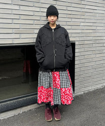 Flower Appliqué Zip Hoodie [Black]