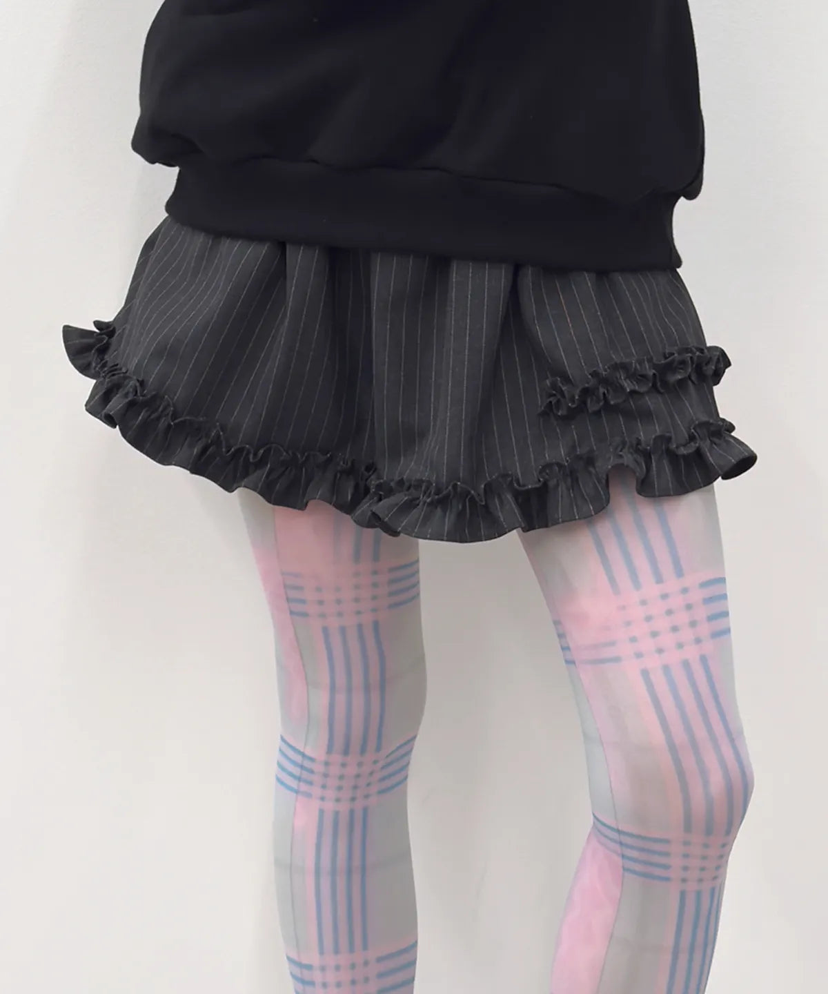 Striped Hem Ruffle Skirt [Charcoal]
