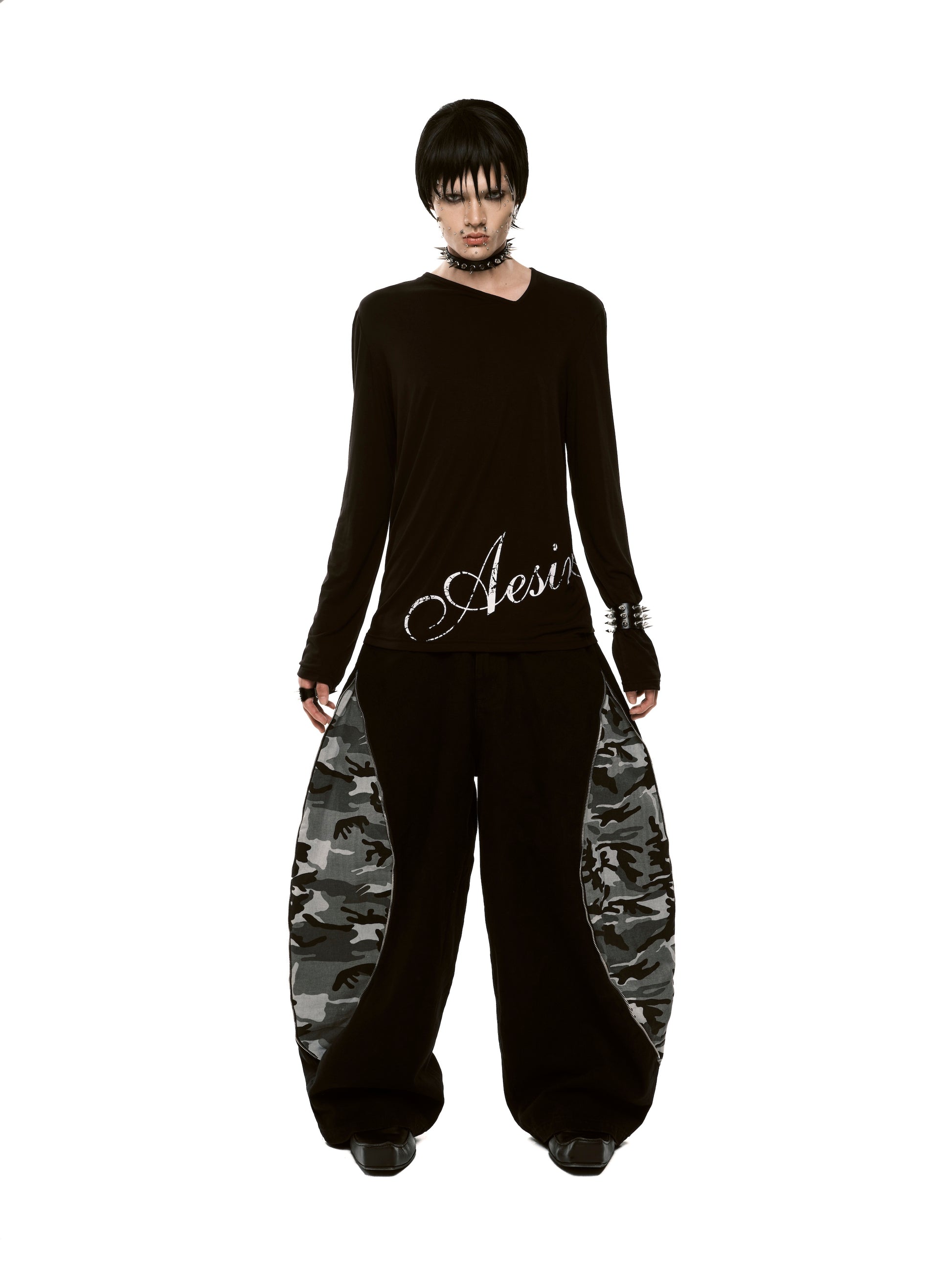 Triangle Neck Shirt (Black)