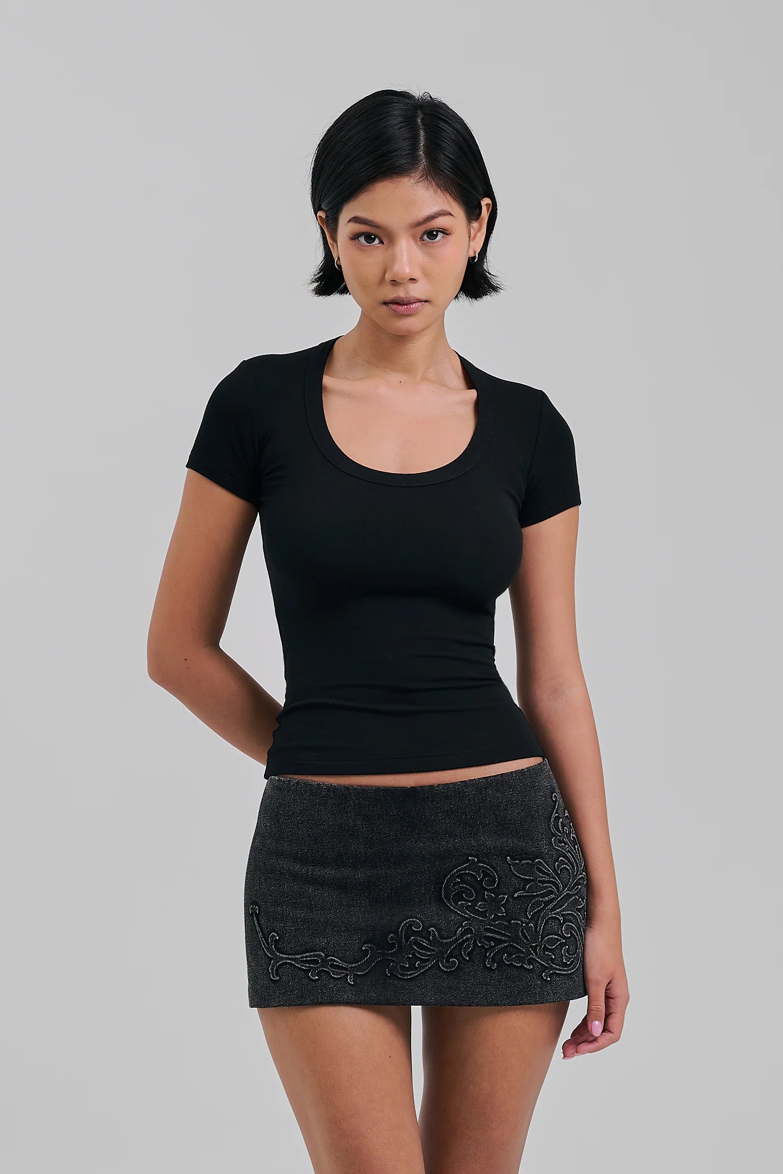 Clove Tee (Black)
