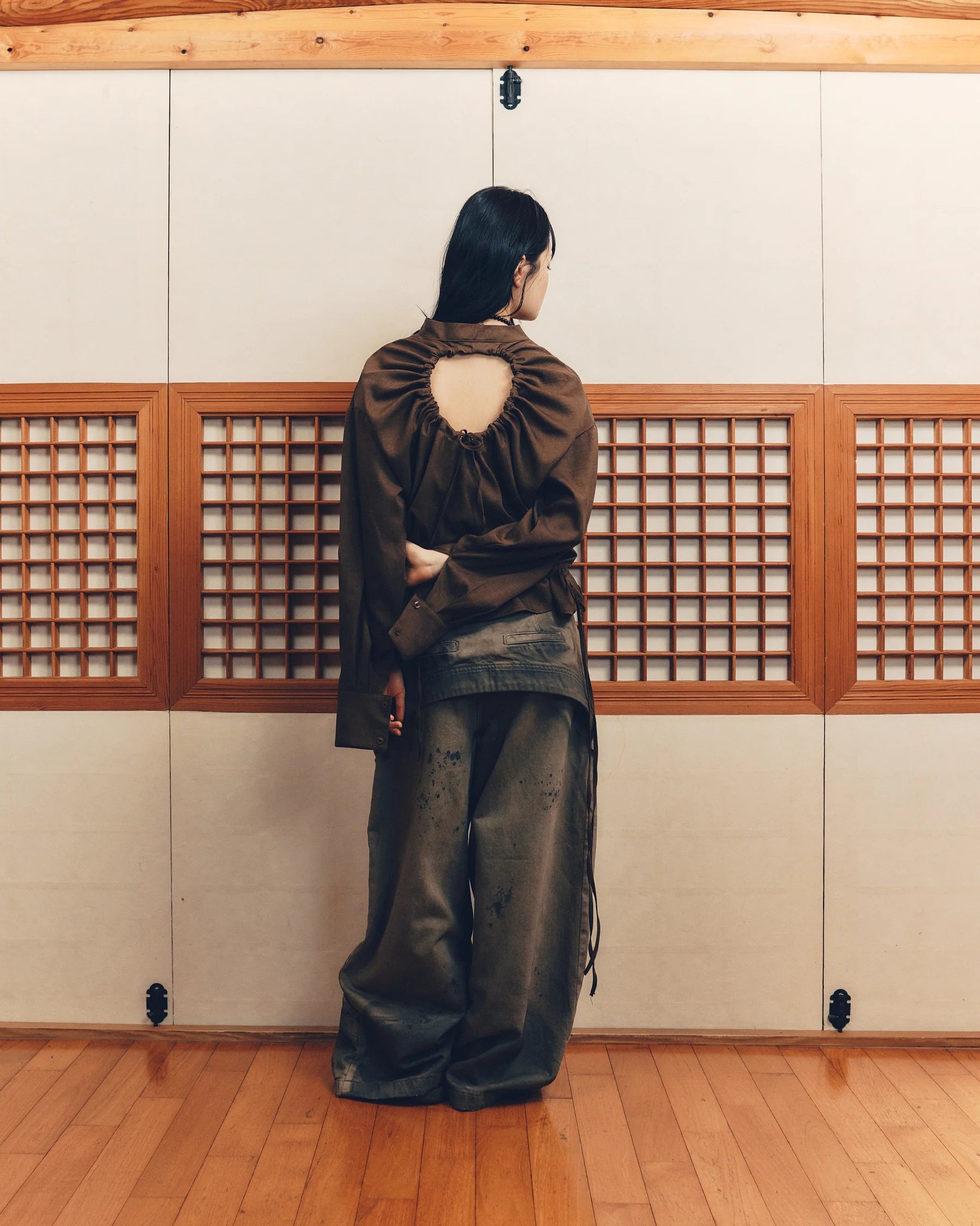 O Back Shirt [Brown]