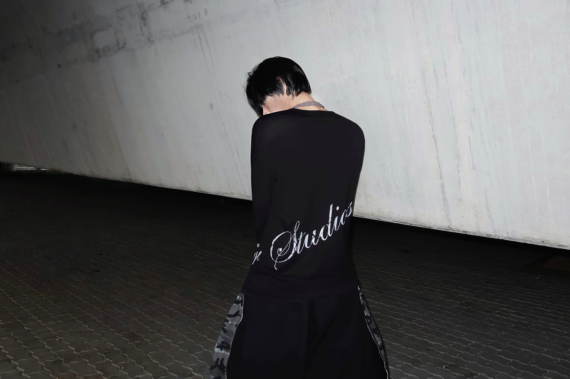 Triangle Neck Shirt (Black)
