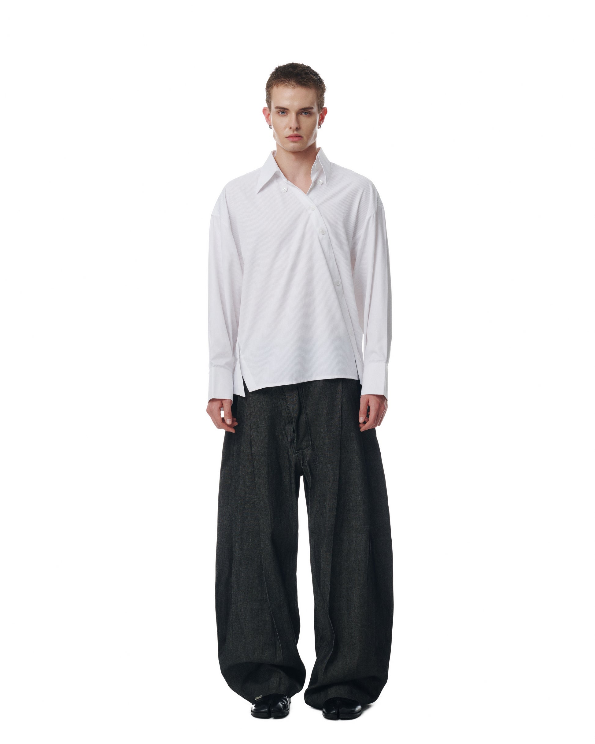 SIDE PLEAT RAW DENIM PANTS