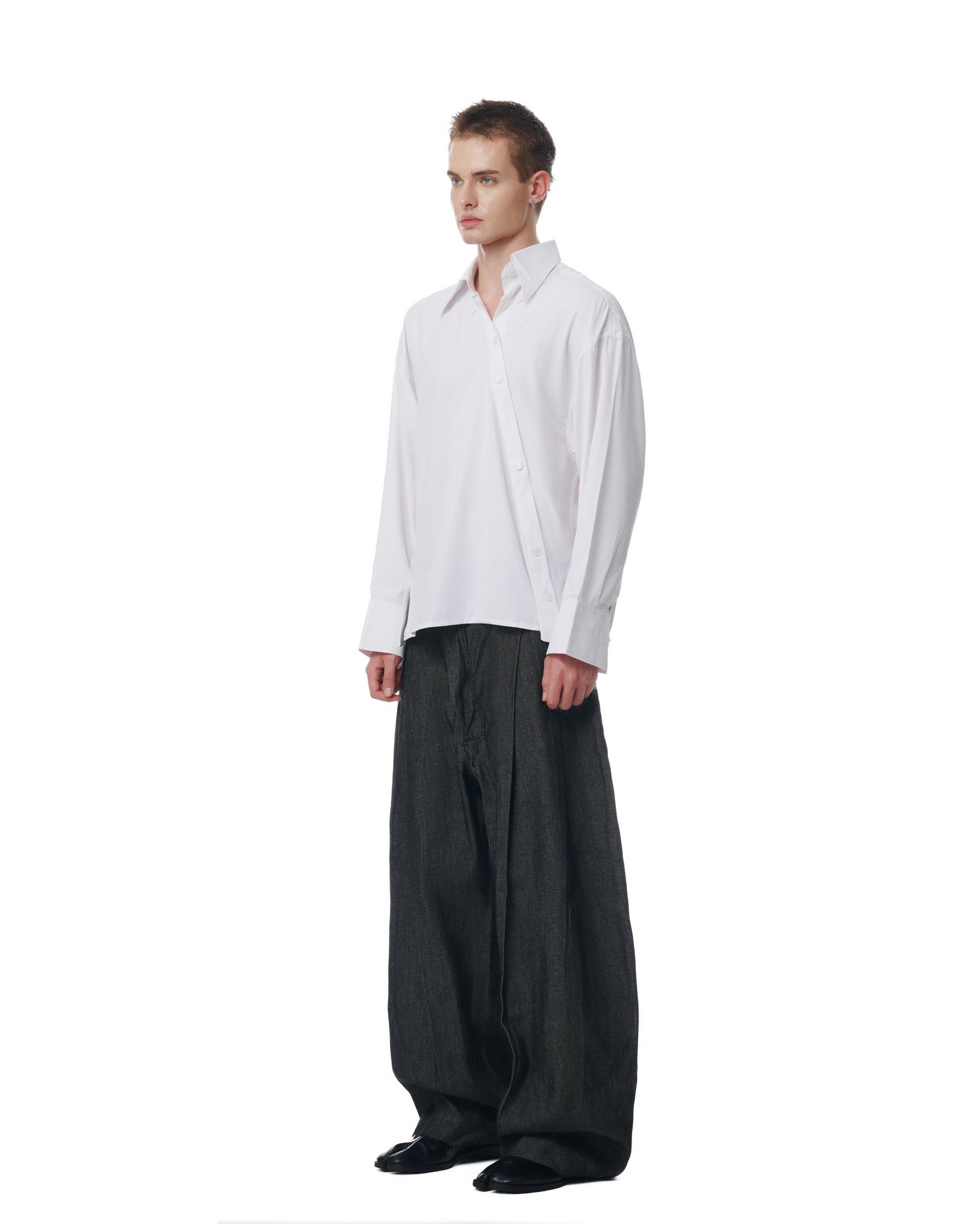 SIDE PLEAT RAW DENIM PANTS