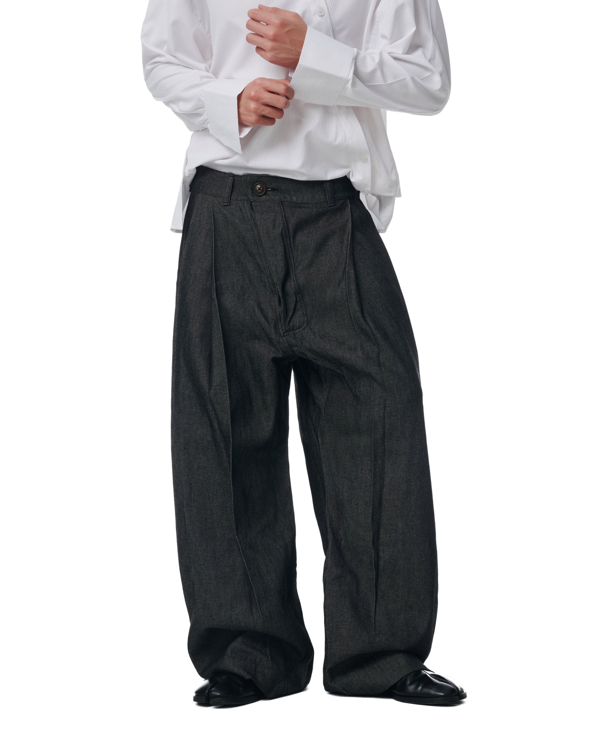 SIDE PLEAT RAW DENIM PANTS