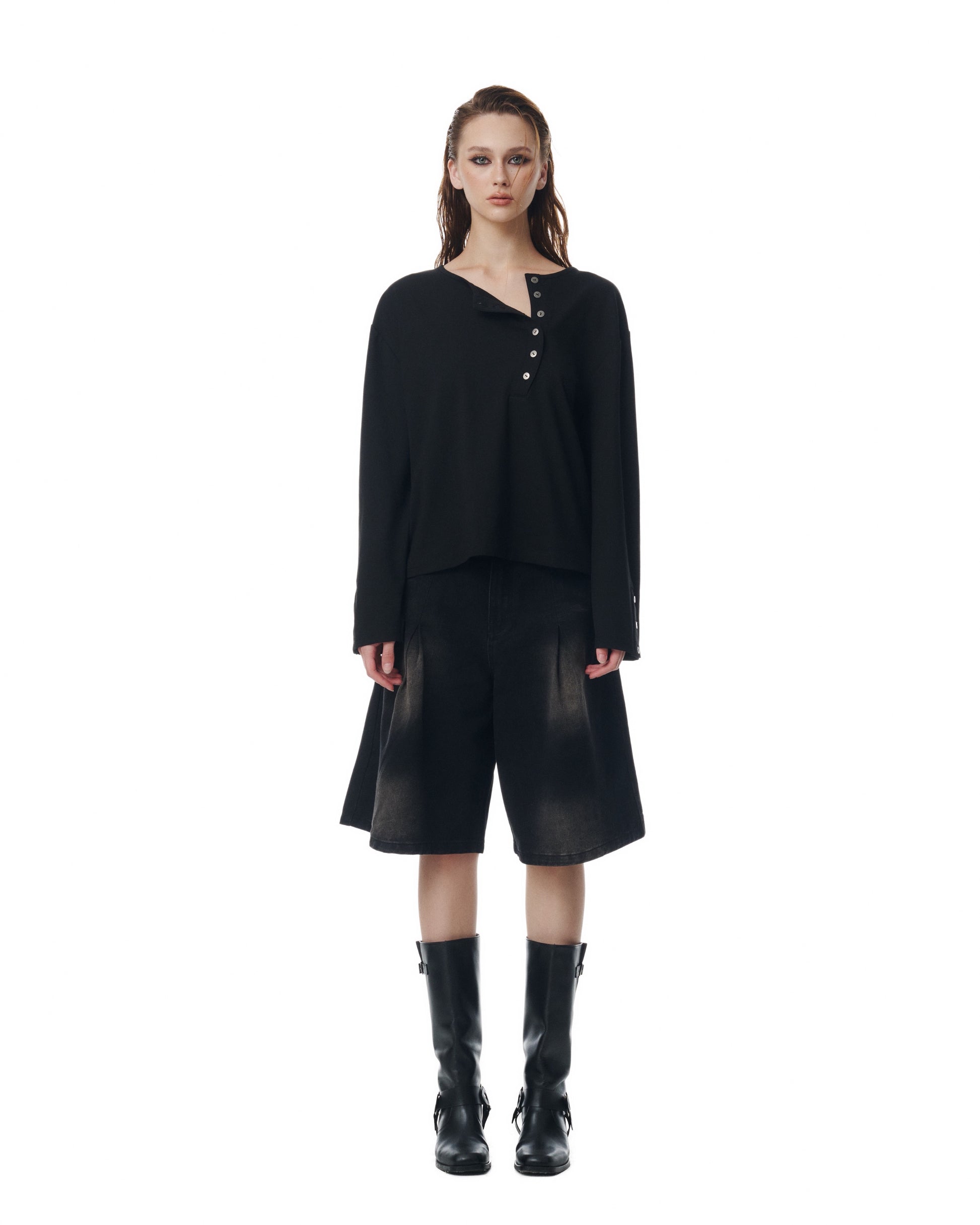 WASHED PLEATED JORTS