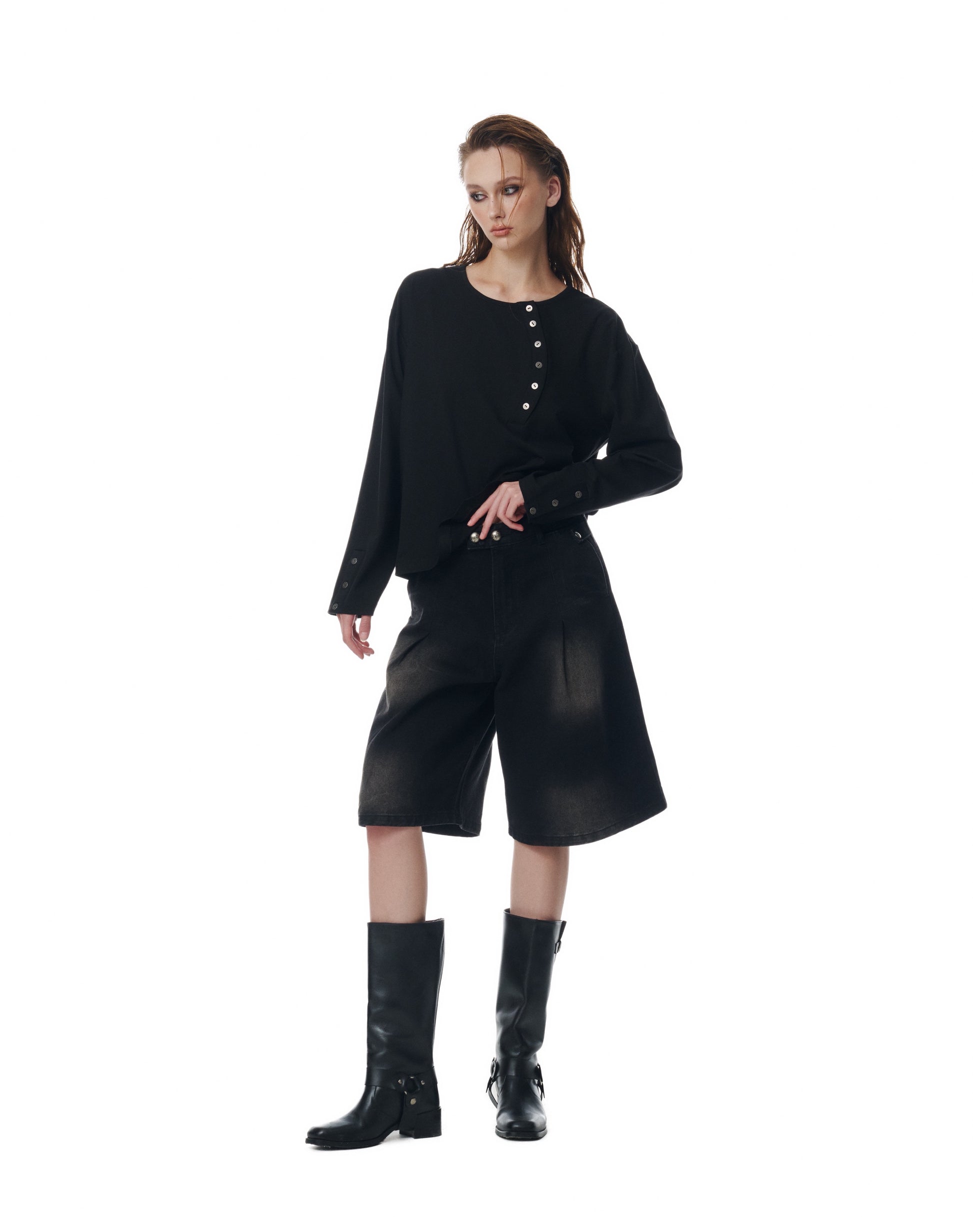 WASHED PLEATED JORTS