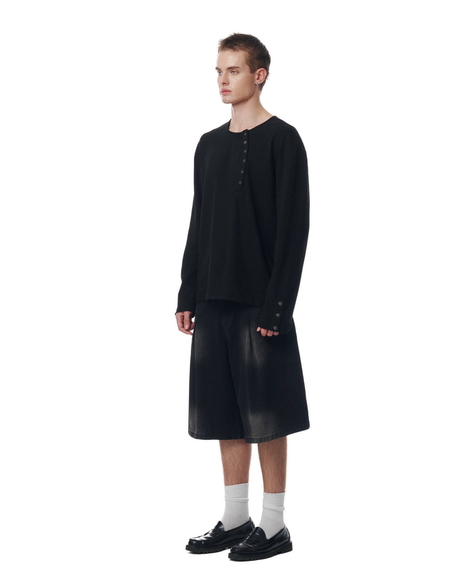 WASHED PLEATED JORTS