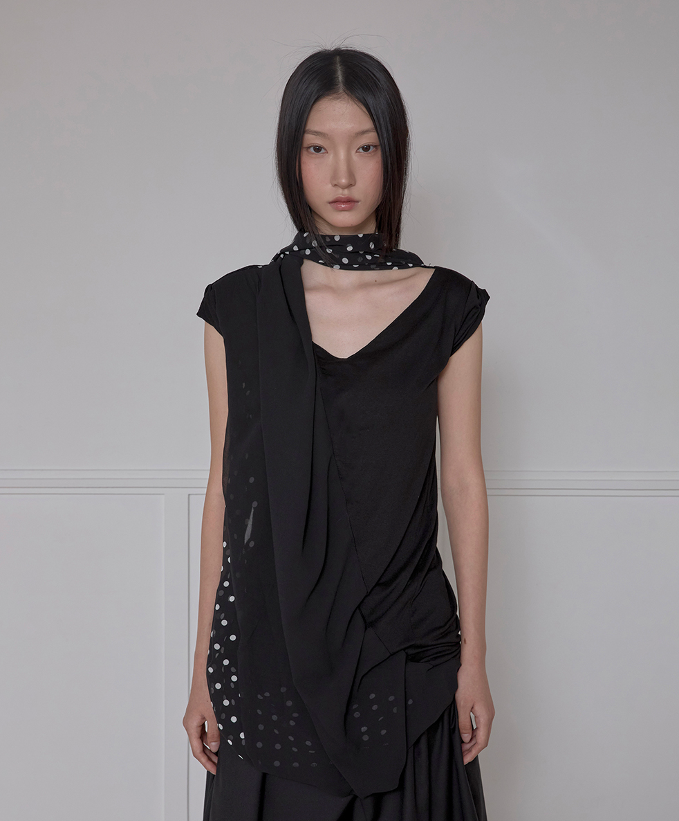 Layered Dot Scarf T-Shirt (Black)