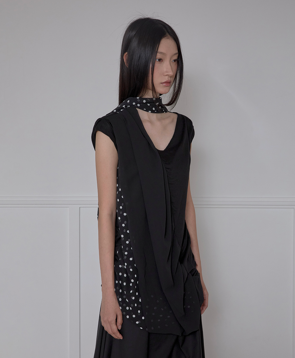 Layered Dot Scarf T-Shirt (Black)