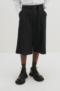 Belted Stripe Bermuda Slacks (Black)