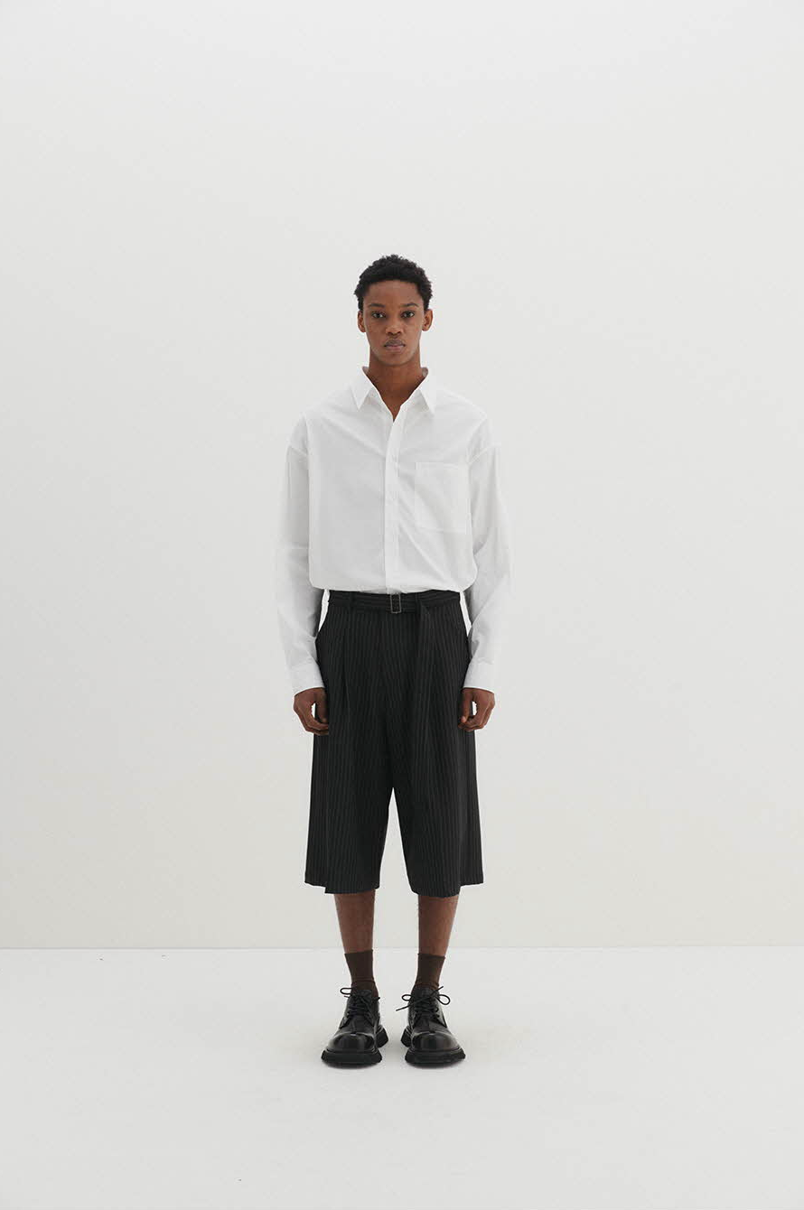 Belted Stripe Bermuda Slacks (Black)