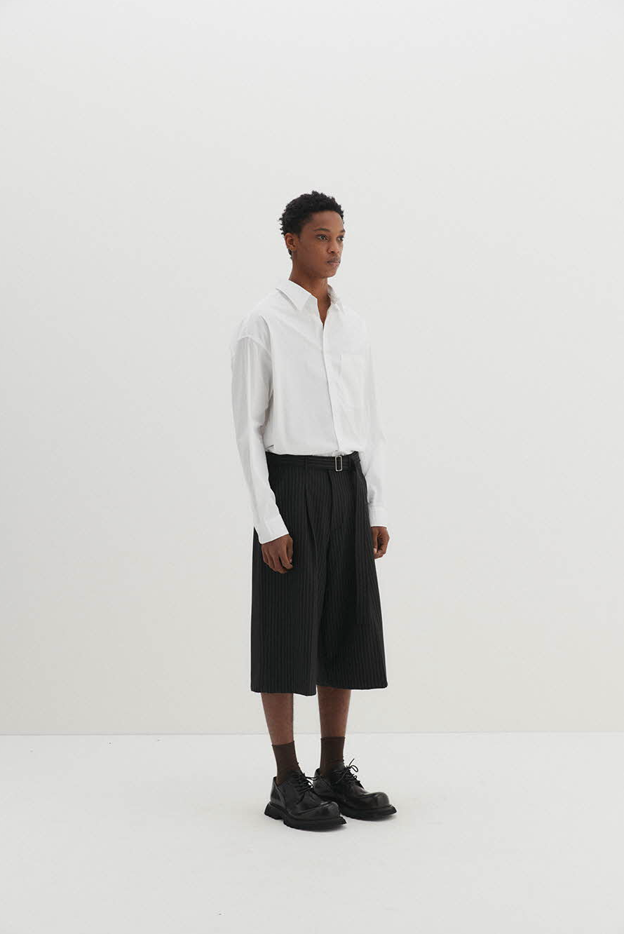 Belted Stripe Bermuda Slacks (Black)