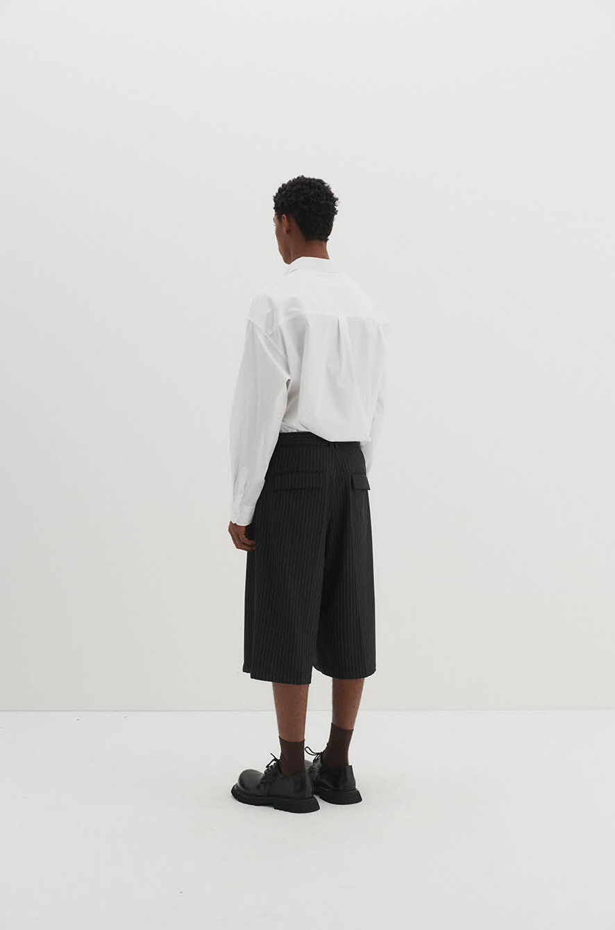 Belted Stripe Bermuda Slacks (Black)