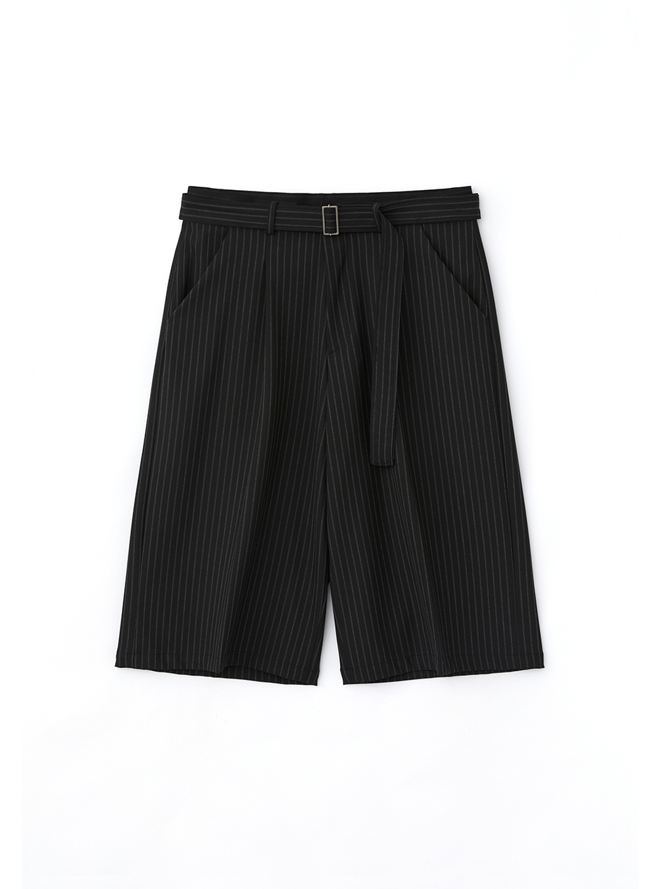Belted Stripe Bermuda Slacks (Black)
