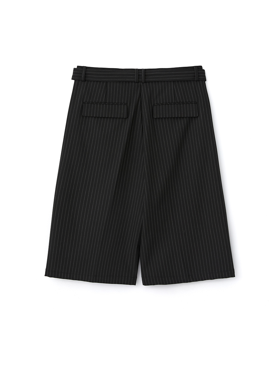 Belted Stripe Bermuda Slacks (Black)