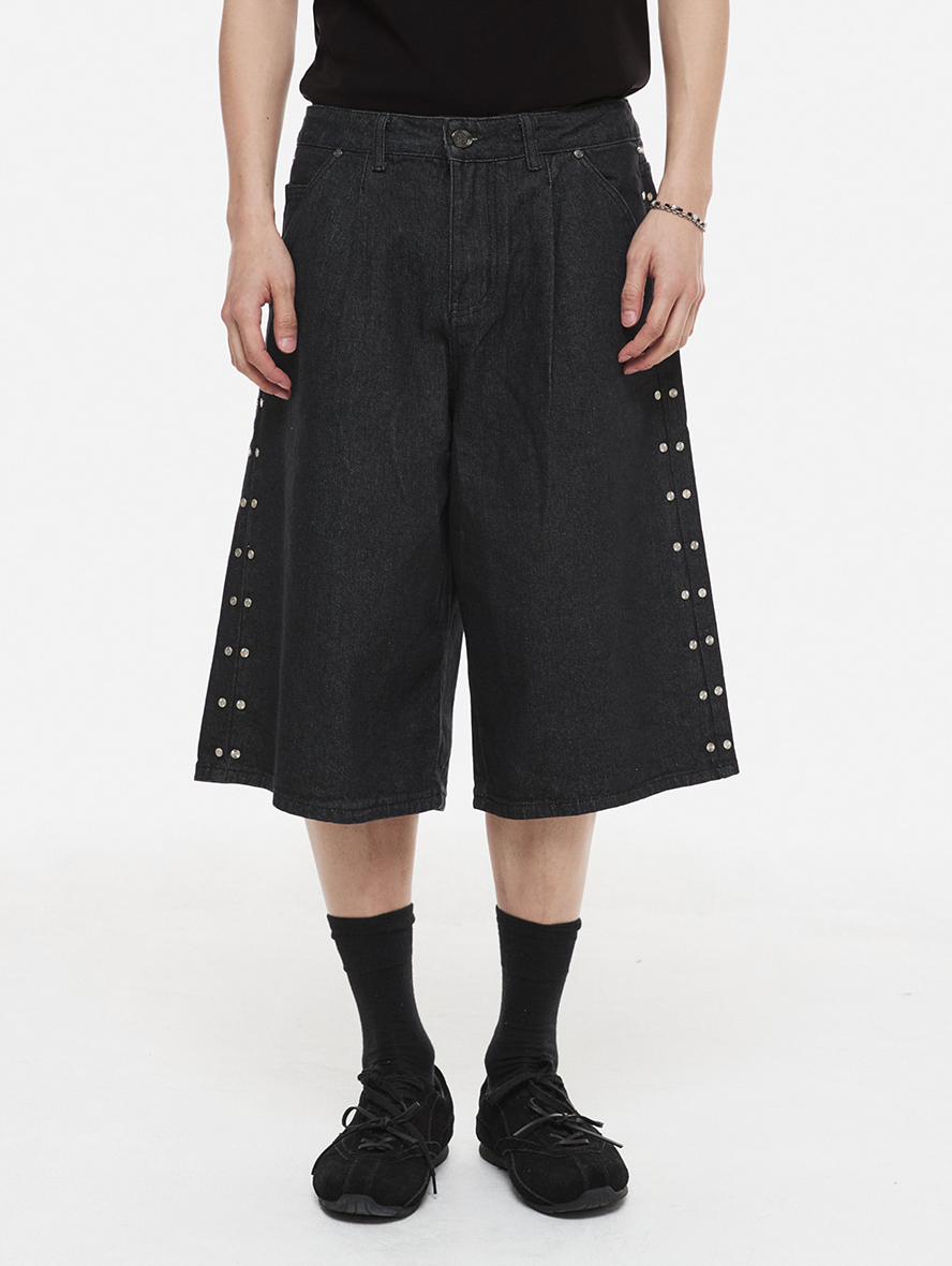 Side Rivet Bermuda Denim Pants (Black)