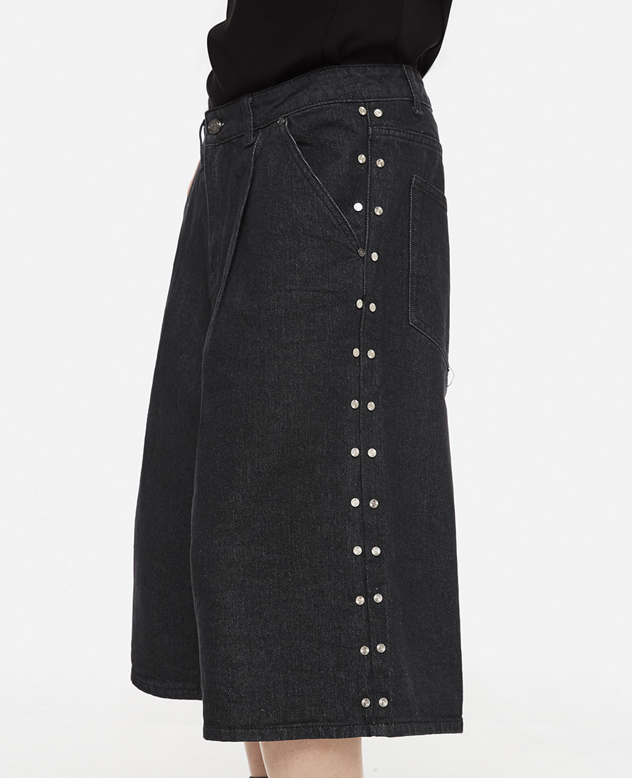 Side Rivet Bermuda Denim Pants (Black)