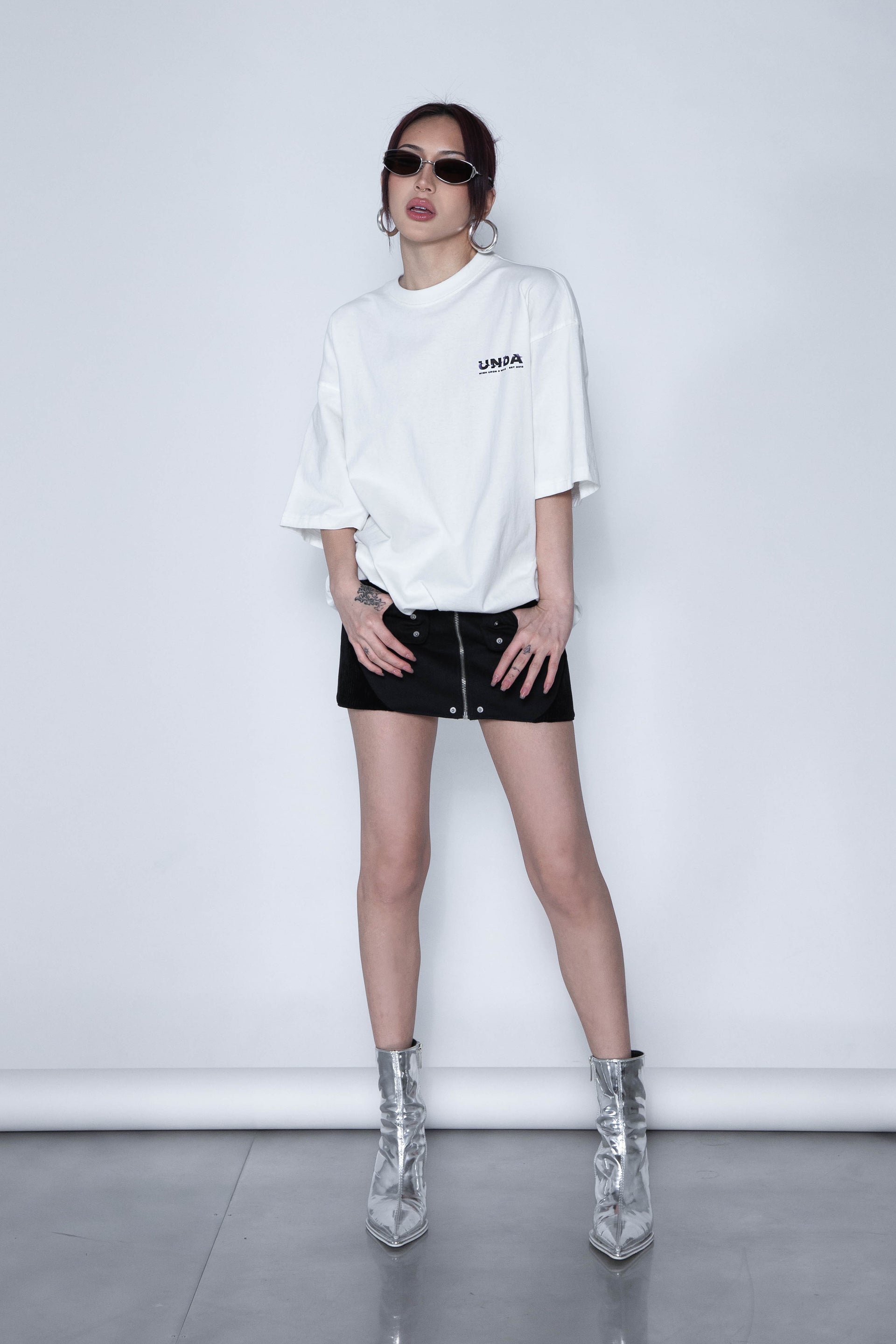 UNDA GRAPHIC TEE - WHITE