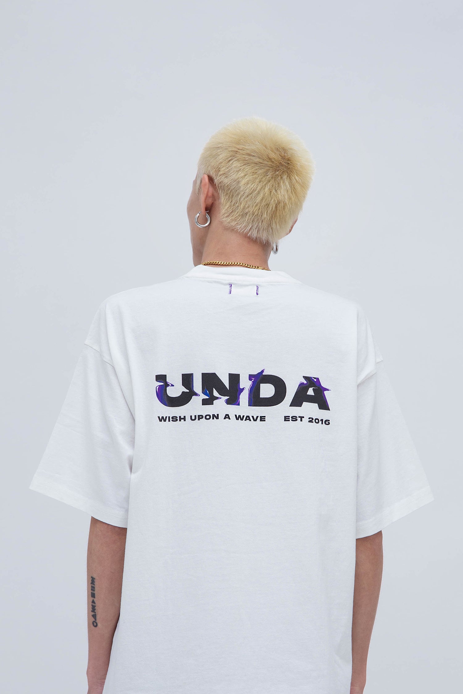 UNDA GRAPHIC TEE - WHITE